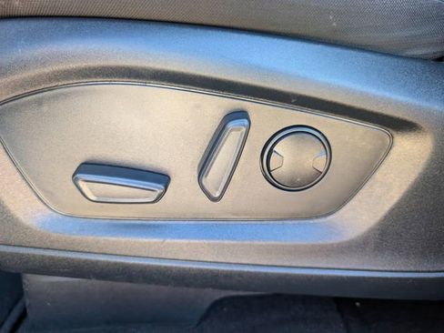 Used 2023 Ford Explorer XLT image 23