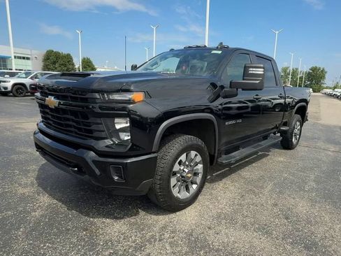 Used 2024 Chevrolet Silverado 2500 Custom w/ Custom Value Package AWD/4WD image 4
