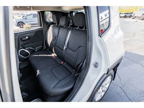 Used 2018 Jeep Renegade Latitude w/ Popular Equipment Group image 23