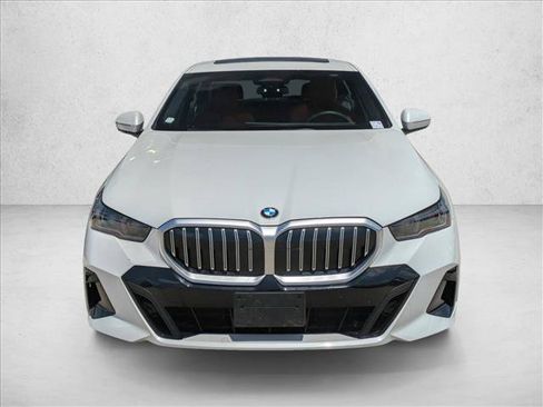 Used 2025 BMW 530i xDrive w/ M Sport Package AWD/4WD image 2