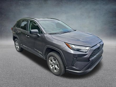 Used 2025 Toyota RAV4 LE AWD/4WD image 9