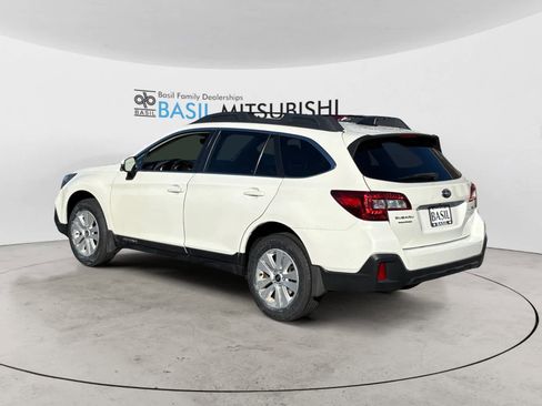Used 2018 Subaru Outback 2.5i Premium image 3