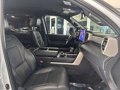 Used 2025 Toyota Tundra Limited AWD/4WD image 38