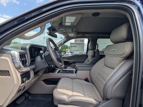 New 2025 Ford F250 Platinum w/ Platinum Plus Package image 14