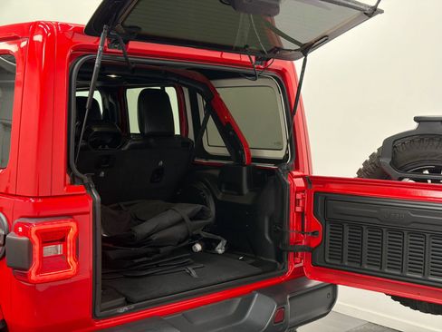 Used 2019 Jeep Wrangler Unlimited Rubicon AWD/4WD image 8