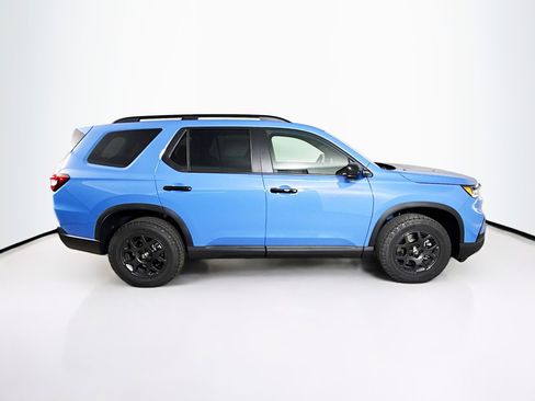 New 2025 Honda Pilot TrailSport image 2