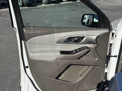 Used 2018 Chevrolet Traverse LT image 15