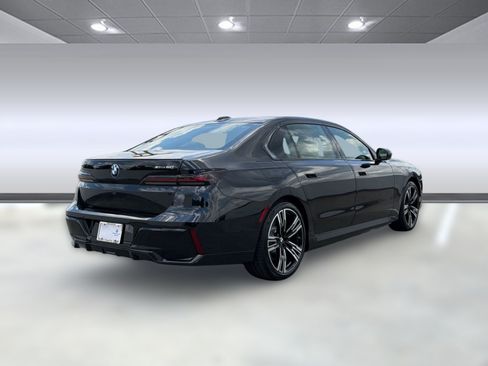 New 2026 BMW i7 xDrive60 AWD/4WD image 9