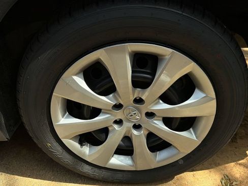 Used 2024 Toyota Corolla LE FWD image 8