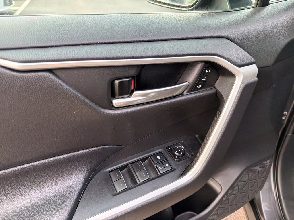 Certified 2022 Toyota RAV4 XLE Premium AWD/4WD image 25