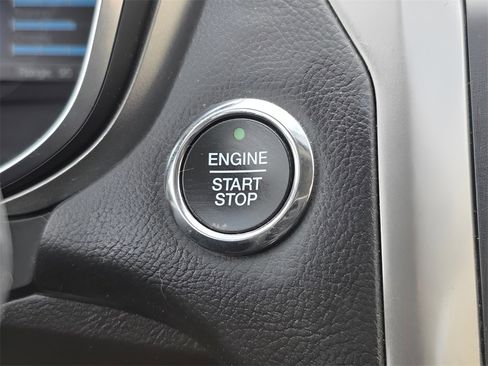 Used 2018 Ford Fusion SE image 25