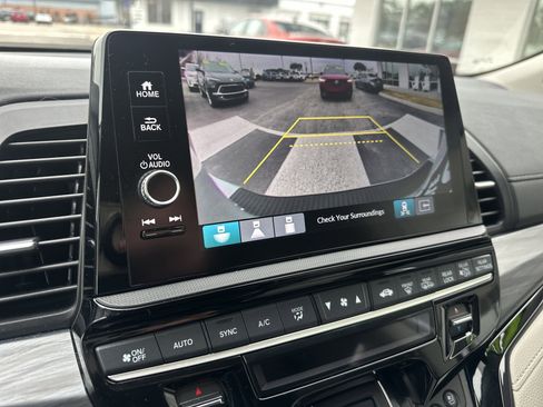 Used 2025 Honda Odyssey Elite image 18