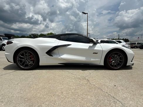 Used 2023 Chevrolet Corvette Stingray Premium Conv w/ Z51 Performance Package RWD image 6