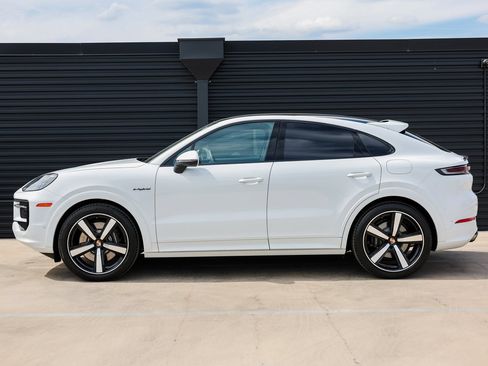 New 2025 Porsche Cayenne S image 2