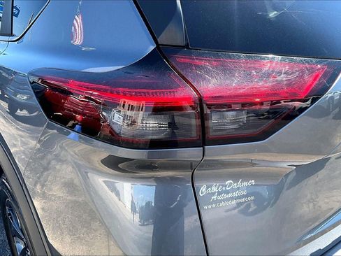 Used 2025 Nissan Rogue SV AWD/4WD image 28