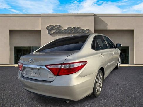 Used 2017 Toyota Camry XLE w/ Moonroof Package FWD image 3
