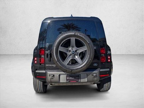 Used 2023 Land Rover Defender 90 X-Dynamic SE image 8