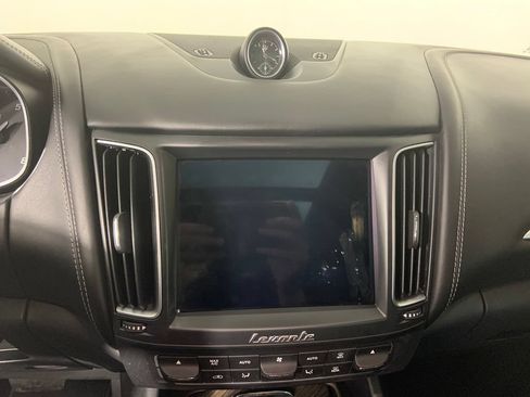 Used 2019 Maserati Levante GranLusso AWD/4WD image 22