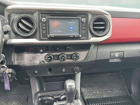 Used 2016 Toyota Tacoma SR5 w/ SR5 Appearance Package (SN) RWD image 11