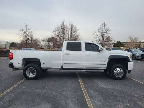 Used 2018 GMC Sierra 3500 Denali w/ Duramax Plus Package image 3