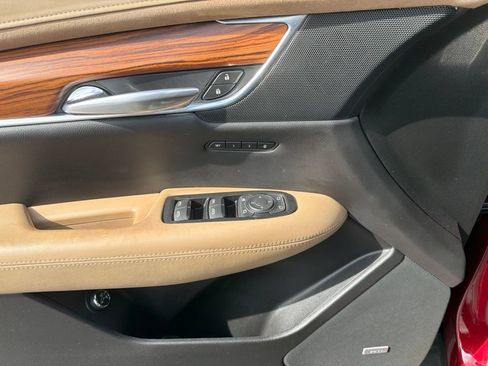 Used 2019 Cadillac XT5 Platinum AWD/4WD image 14