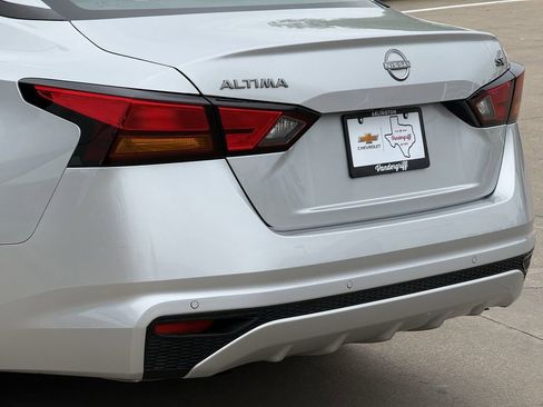 Used 2024 Nissan Altima 2.5 SV image 6