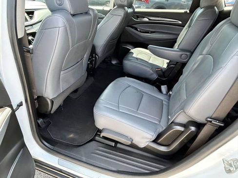 Used 2019 Buick Enclave Essence FWD image 8