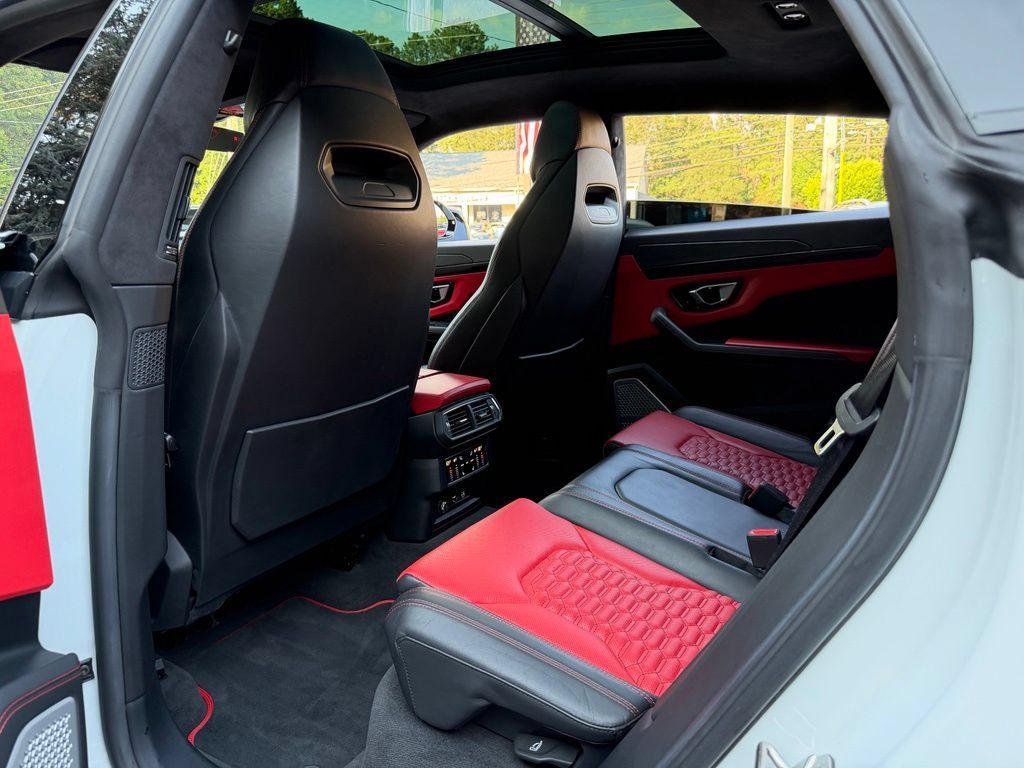 Used 2021 Lamborghini Urus AWD/4WD image 31