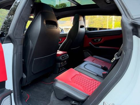 Used 2021 Lamborghini Urus AWD/4WD image 31