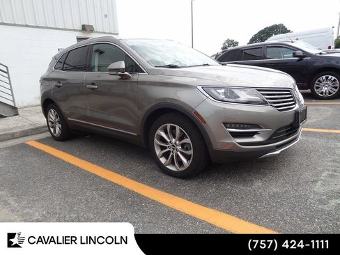 Used 2017 Lincoln MKC Select w/ Select Plus Package FWD image 2