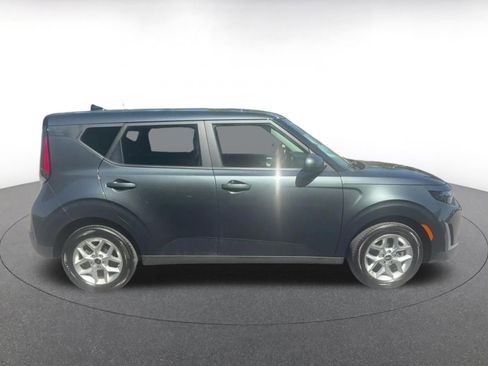 Used 2025 Kia Soul LX w/ LX Technology Package FWD image 16