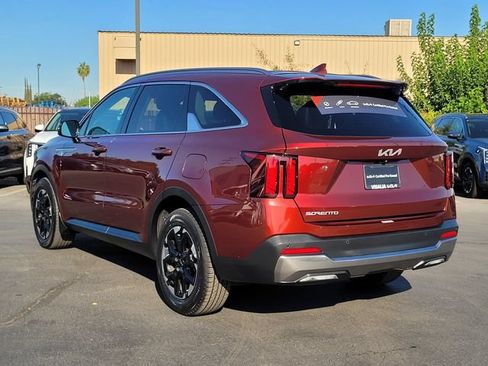 Certified 2024 Kia Sorento S FWD image 8