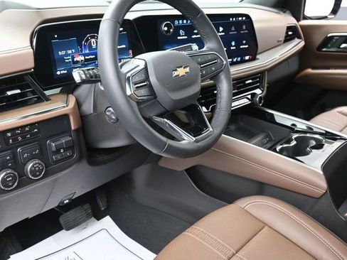 Used 2025 Chevrolet Tahoe High Country AWD/4WD image 14