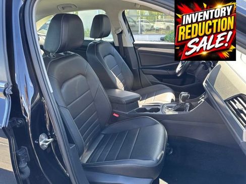 Used 2024 Volkswagen Jetta SE FWD image 32