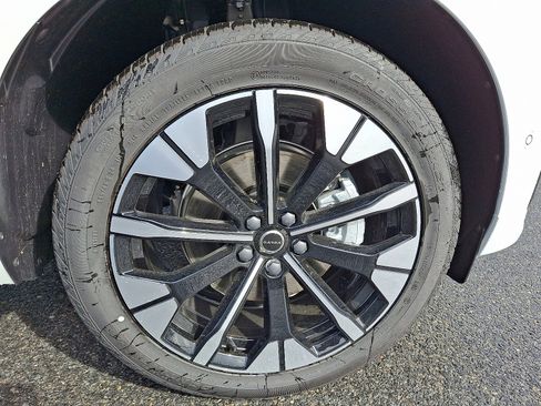 New 2026 Volvo XC60 B5 Plus w/ Protection Package Premier AWD/4WD image 5