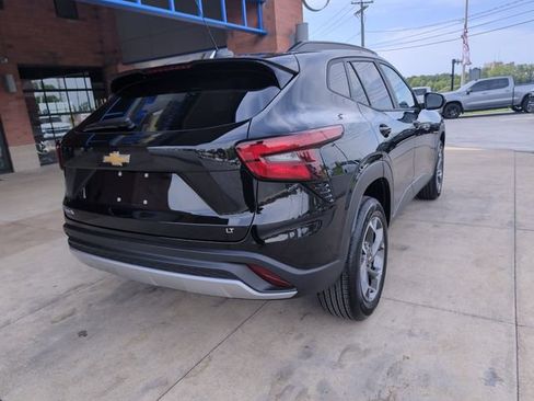 Used 2024 Chevrolet Trax LT w/ Driver Confidence Package FWD image 8