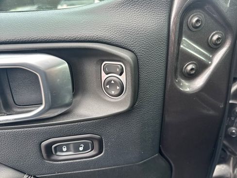 Used 2018 Jeep Wrangler Unlimited Sahara AWD/4WD image 23