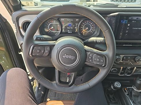 Used 2024 Jeep Gladiator Sport AWD/4WD image 17