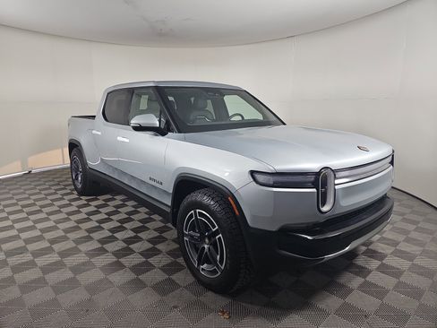 Used 2025 Rivian R1T Adventure image 7