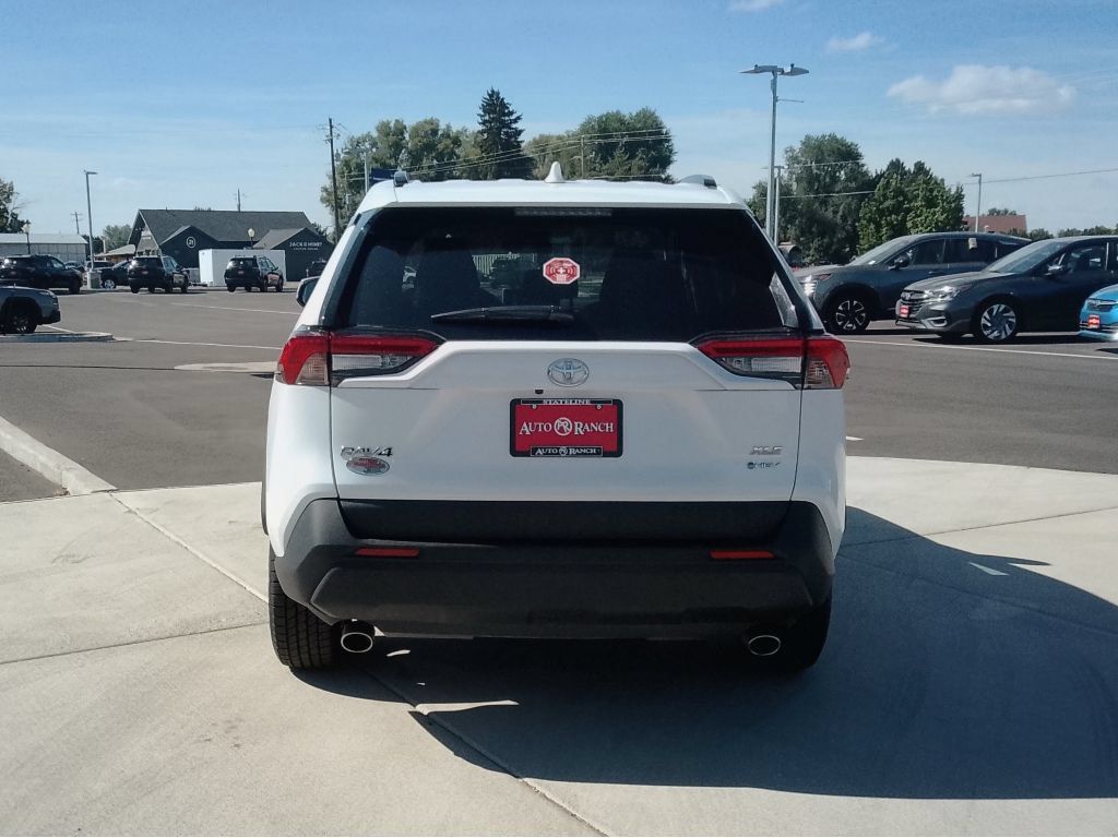 Used 2025 Toyota RAV4 XLE AWD/4WD image 4