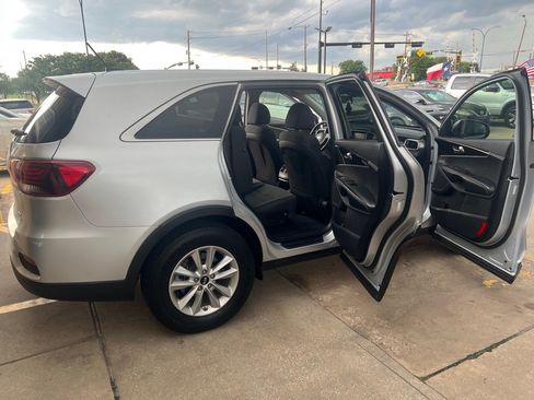 Used 2020 Kia Sorento L FWD image 11