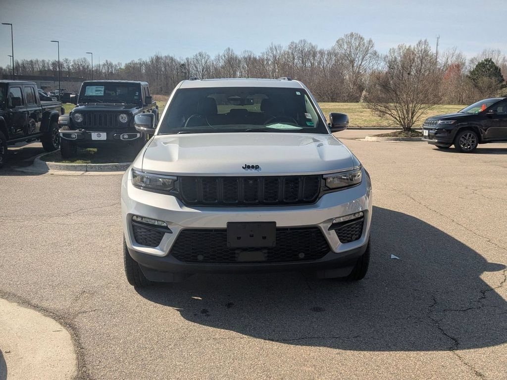 Used 2025 Jeep Grand Cherokee Limited w/ Luxury Tech Group II AWD/4WD image 8