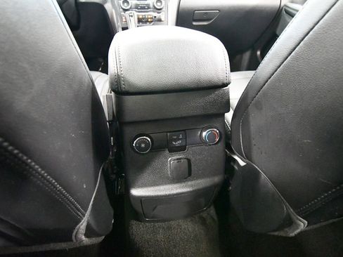 Used 2017 Ford Explorer XLT w/ Equipment Group 202A AWD/4WD image 17