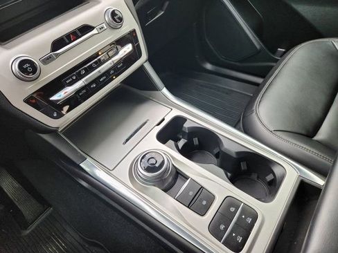 Used 2024 Ford Explorer XLT w/ Equipment Group 202A RWD image 17