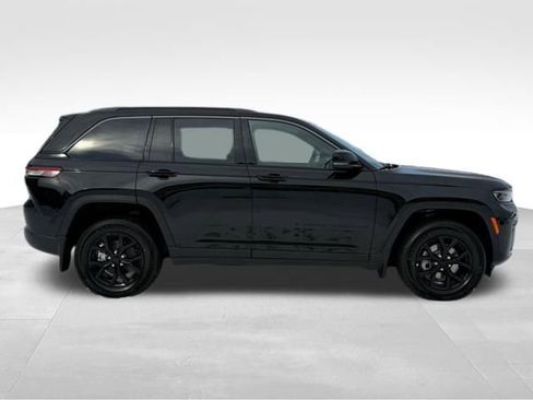 New 2026 Jeep Grand Cherokee Altitude AWD/4WD image 8