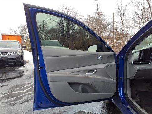 Certified 2024 Hyundai Elantra SE image 21