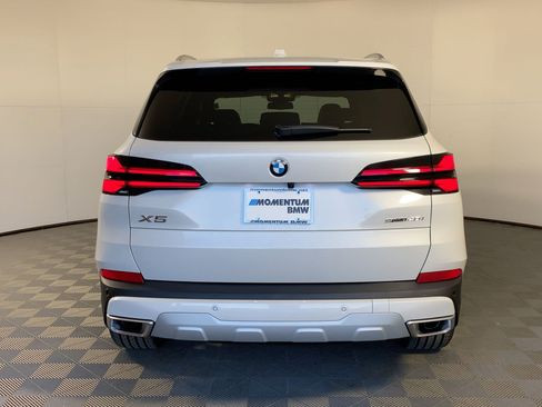 Used 2026 BMW X5 sDrive40i w/ Premium Package image 8