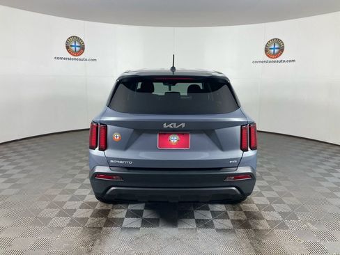 Used 2023 Kia Sorento LX image 17