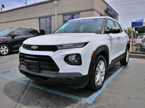 Used 2022 Chevrolet TrailBlazer LS FWD image 2