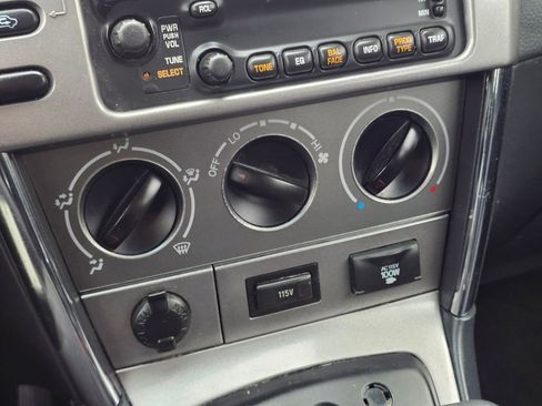 Used 2005 Pontiac Vibe FWD image 23